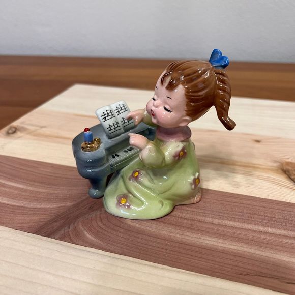 1960s Vintage Josef Originals HAPPINESS SERIES Piano Girl, Ceramic Figurine - Picture 2 of 7